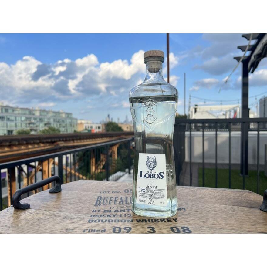 Lobos Lobos Lebron James 1707 Joven Tequila 750ml
